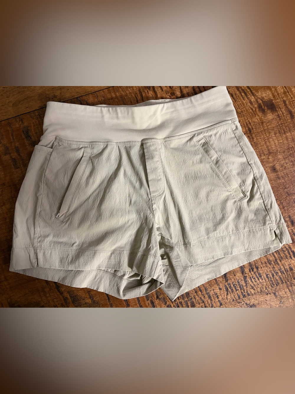 Athleta Trekkie North Hiking Utility Beige Shorts Size 6